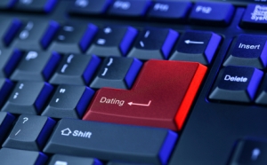 Pink dating key on a computer keyboard